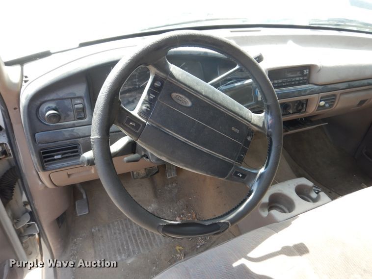 image for item FT9003 1996 Ford F150  flatbed pickup truck