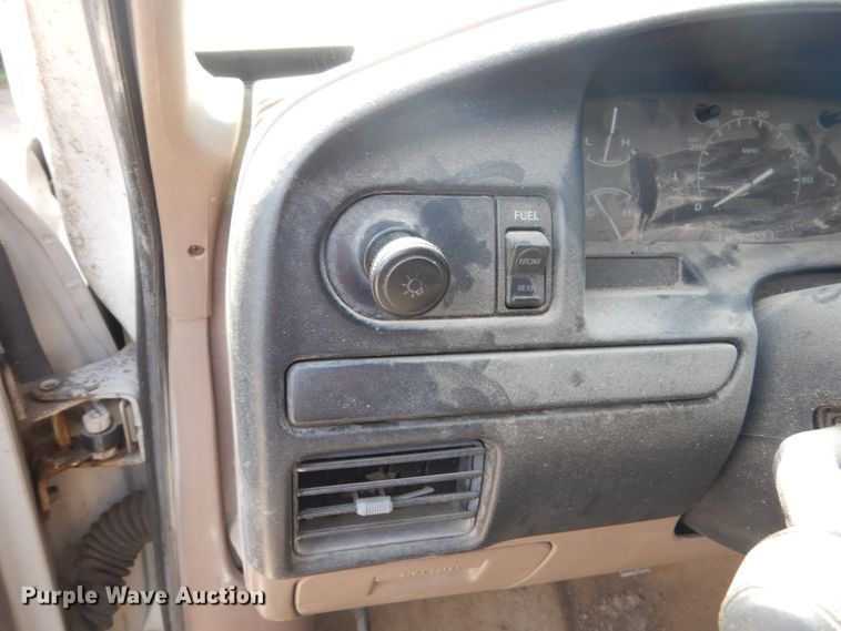 image for item FT9003 1996 Ford F150  flatbed pickup truck