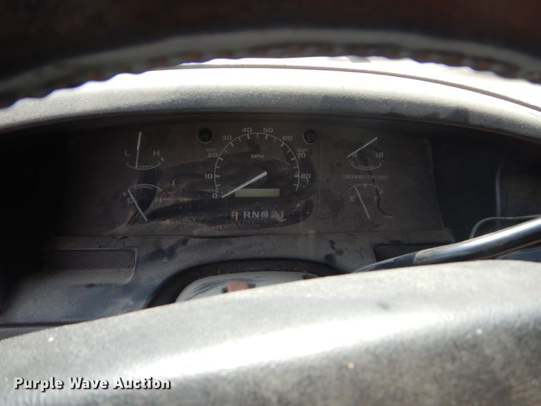 image for item FT9003 1996 Ford F150  flatbed pickup truck