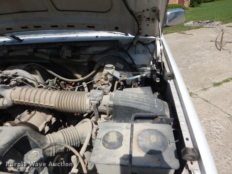 image for item FT9003 1996 Ford F150  flatbed pickup truck