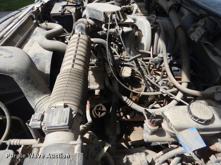 image for item FT9003 1996 Ford F150  flatbed pickup truck