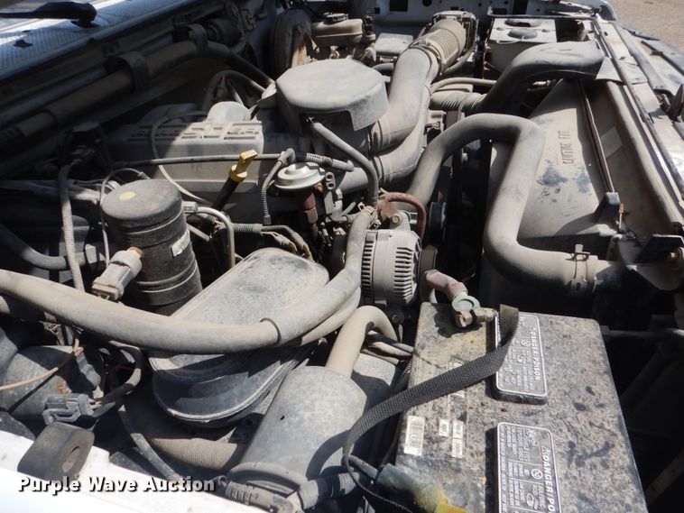 image for item FT9003 1996 Ford F150  flatbed pickup truck