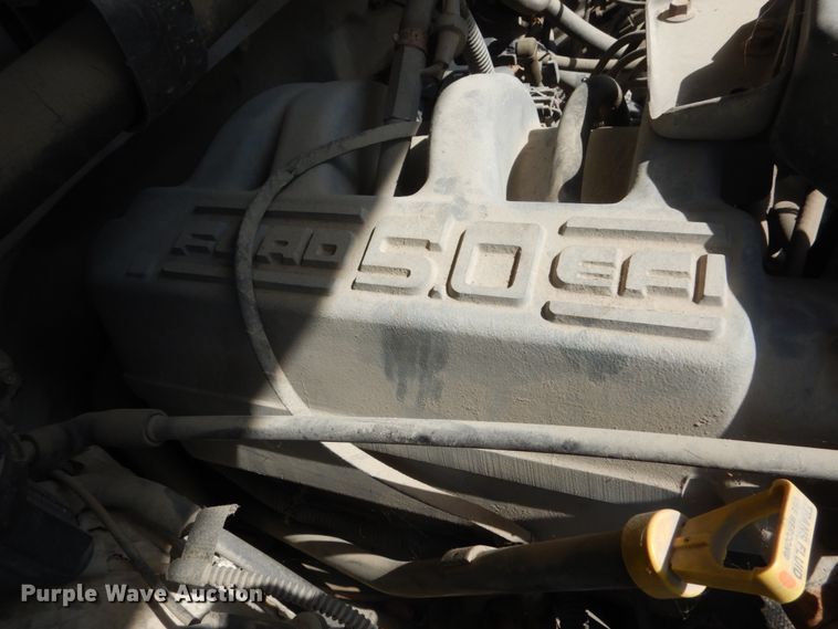 image for item FT9003 1996 Ford F150  flatbed pickup truck