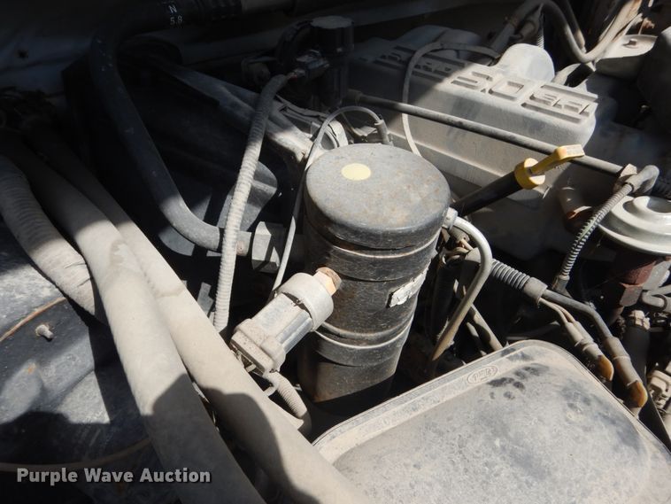 image for item FT9003 1996 Ford F150  flatbed pickup truck