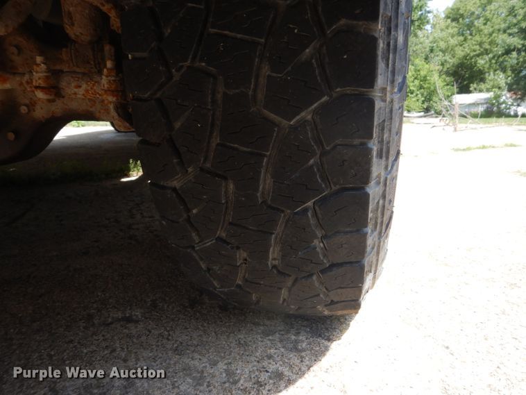 image for item FT9003 1996 Ford F150  flatbed pickup truck