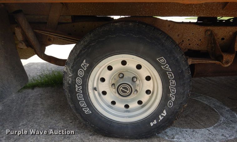 image for item FT9003 1996 Ford F150  flatbed pickup truck