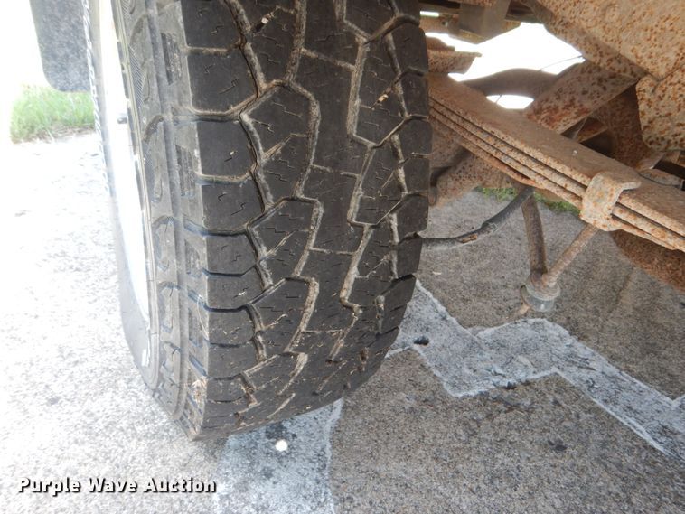 image for item FT9003 1996 Ford F150  flatbed pickup truck