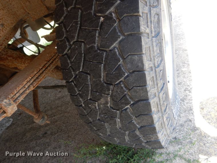 image for item FT9003 1996 Ford F150  flatbed pickup truck