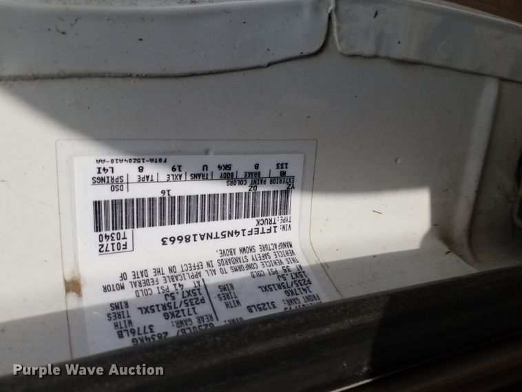 image for item FT9003 1996 Ford F150  flatbed pickup truck