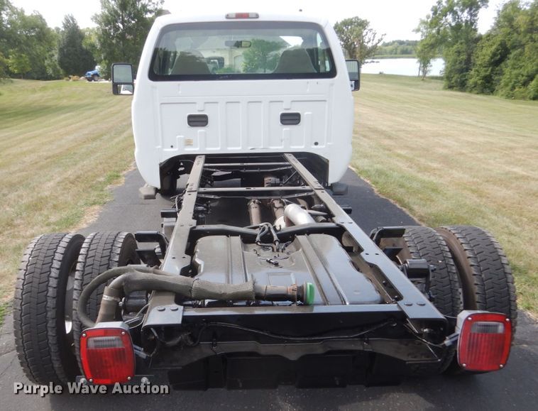 image for item FT9025 2008 Ford F550 Super Duty  truck cab and chassis