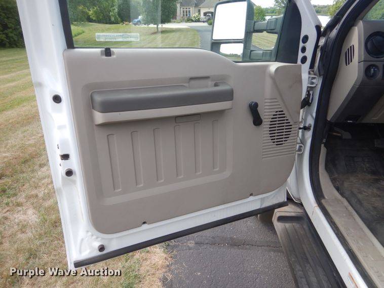 image for item FT9025 2008 Ford F550 Super Duty  truck cab and chassis