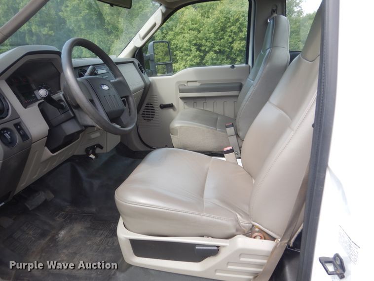 image for item FT9025 2008 Ford F550 Super Duty  truck cab and chassis