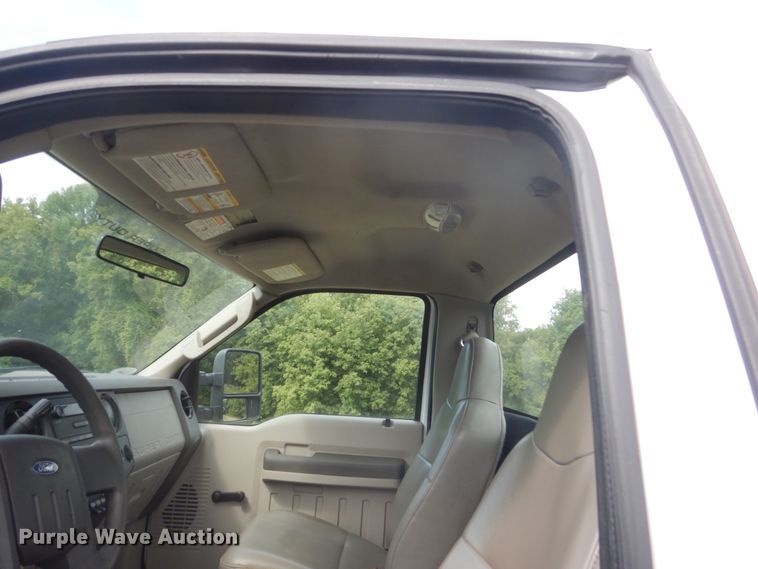 image for item FT9025 2008 Ford F550 Super Duty  truck cab and chassis
