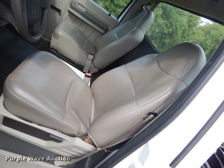 image for item FT9025 2008 Ford F550 Super Duty  truck cab and chassis