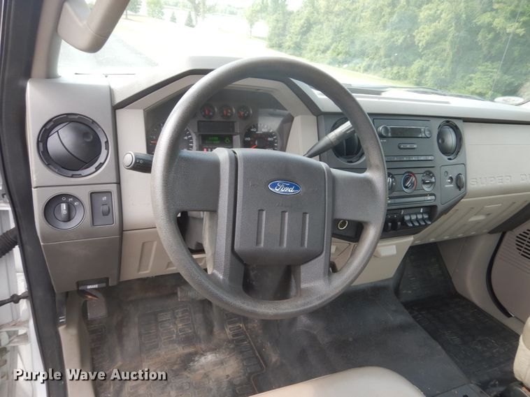 image for item FT9025 2008 Ford F550 Super Duty  truck cab and chassis