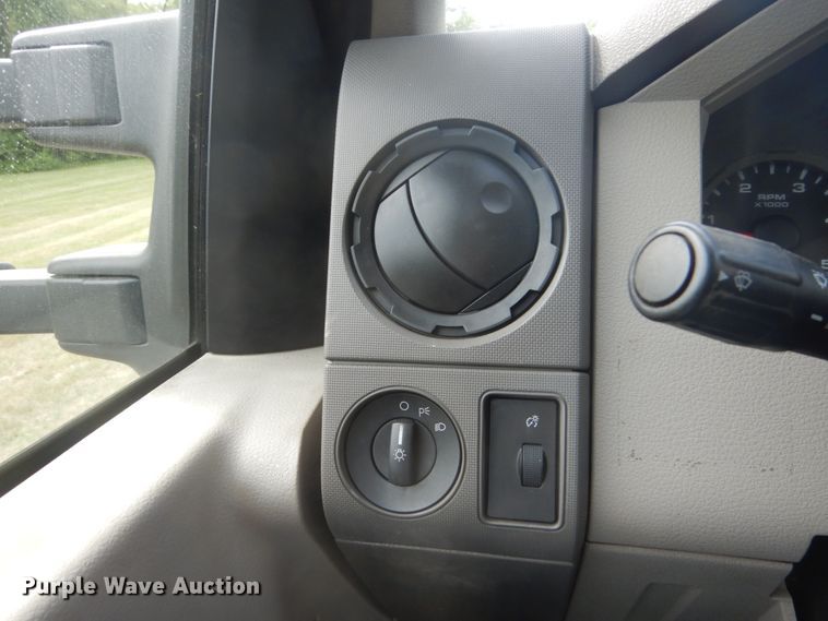 image for item FT9025 2008 Ford F550 Super Duty  truck cab and chassis