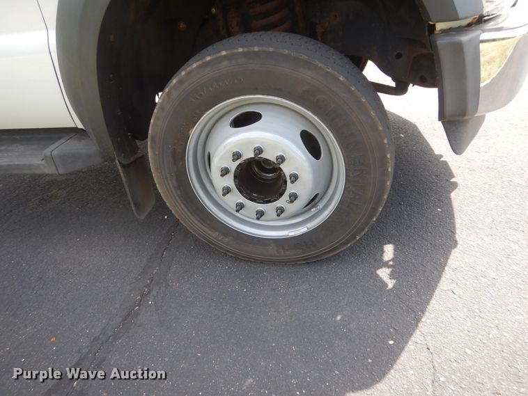 image for item FT9025 2008 Ford F550 Super Duty  truck cab and chassis