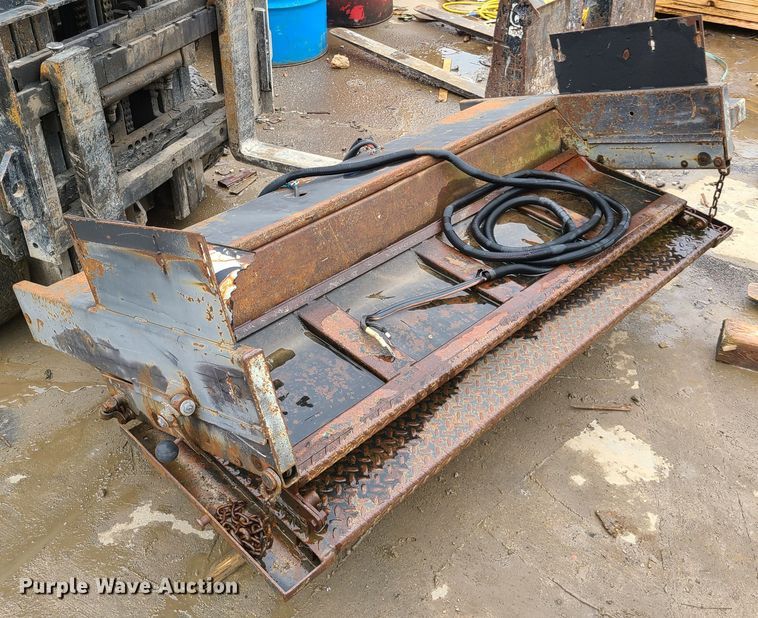 image for item FX9531 Tommy Gate 60 end gate lift