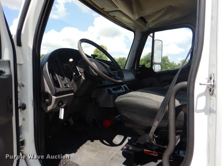 image for item GM9092 2010 Freightliner M2 106  box truck