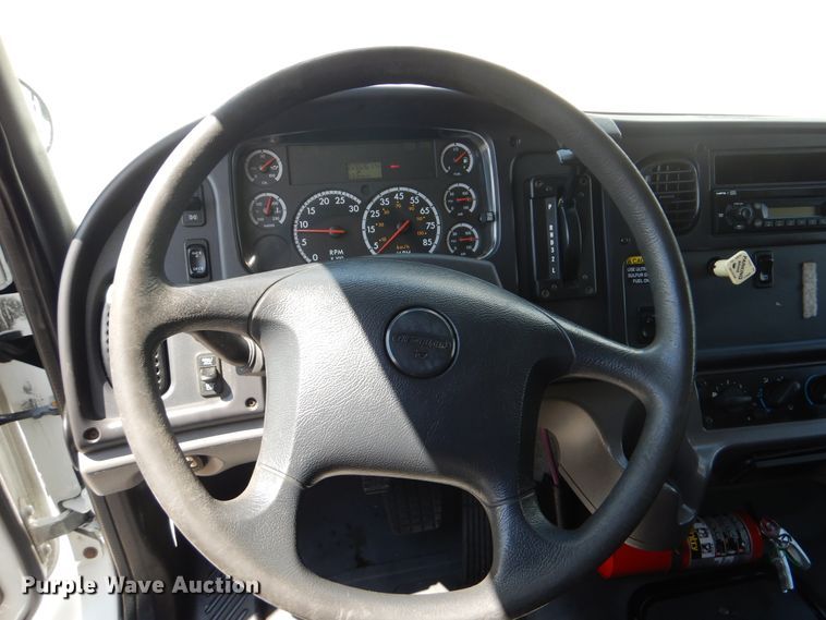 image for item GM9092 2010 Freightliner M2 106  box truck