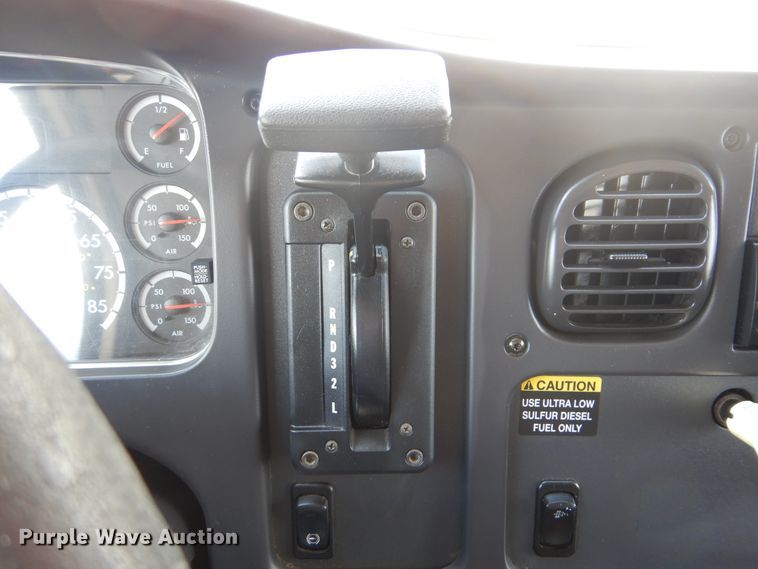 image for item GM9092 2010 Freightliner M2 106  box truck