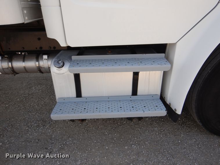 image for item GM9092 2010 Freightliner M2 106  box truck