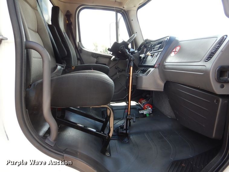 image for item GM9092 2010 Freightliner M2 106  box truck