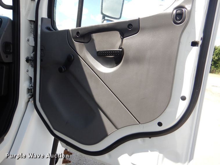 image for item GM9092 2010 Freightliner M2 106  box truck