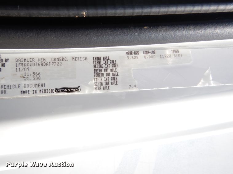 image for item GM9092 2010 Freightliner M2 106  box truck