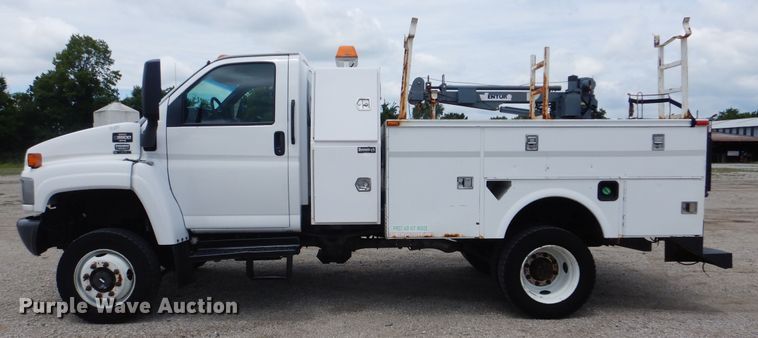 image for item GM9107 2008 GMC C5500  utility truck with crane