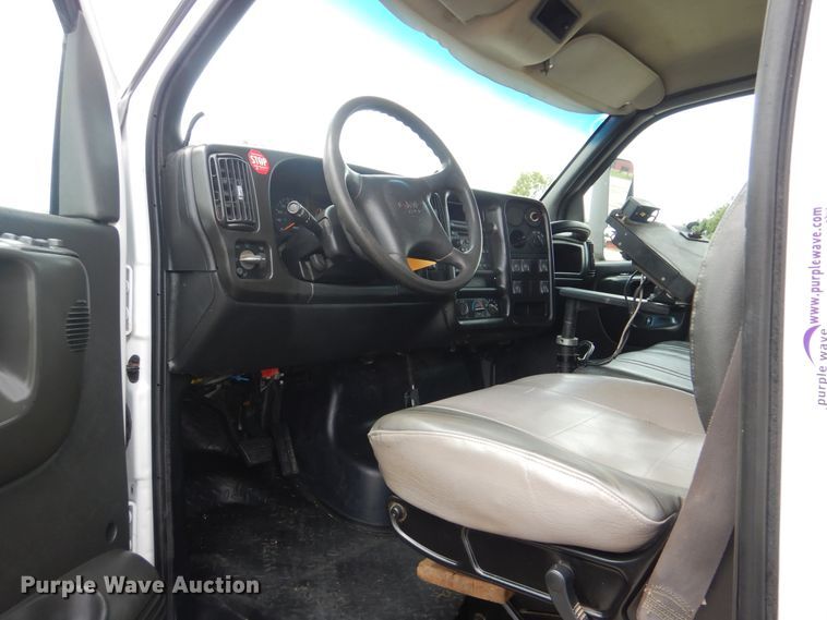 image for item GM9107 2008 GMC C5500  utility truck with crane