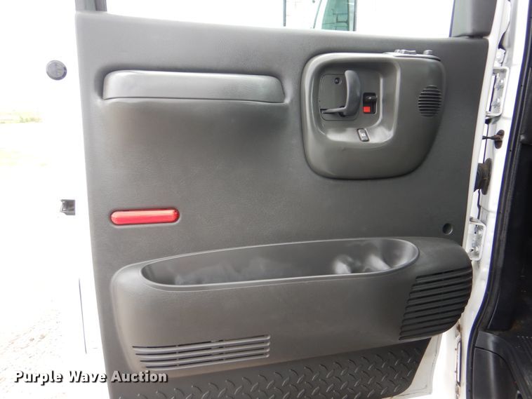 image for item GM9107 2008 GMC C5500  utility truck with crane