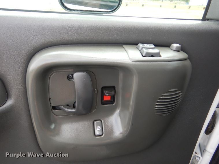 image for item GM9107 2008 GMC C5500  utility truck with crane