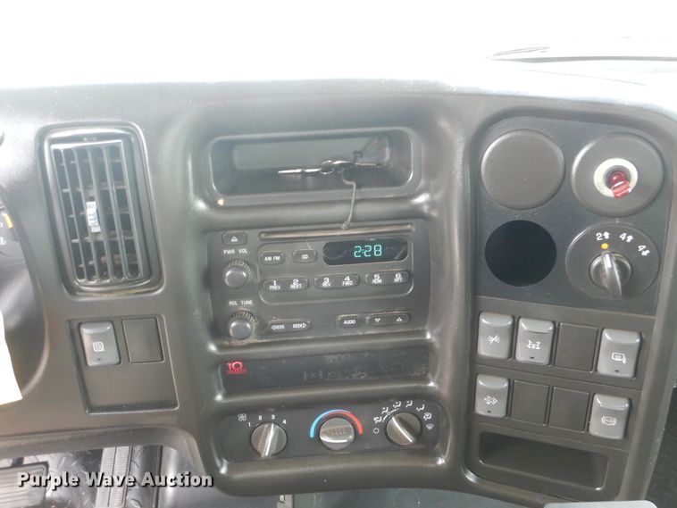 image for item GM9107 2008 GMC C5500  utility truck with crane