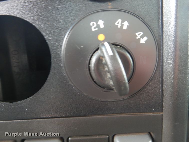 image for item GM9107 2008 GMC C5500  utility truck with crane