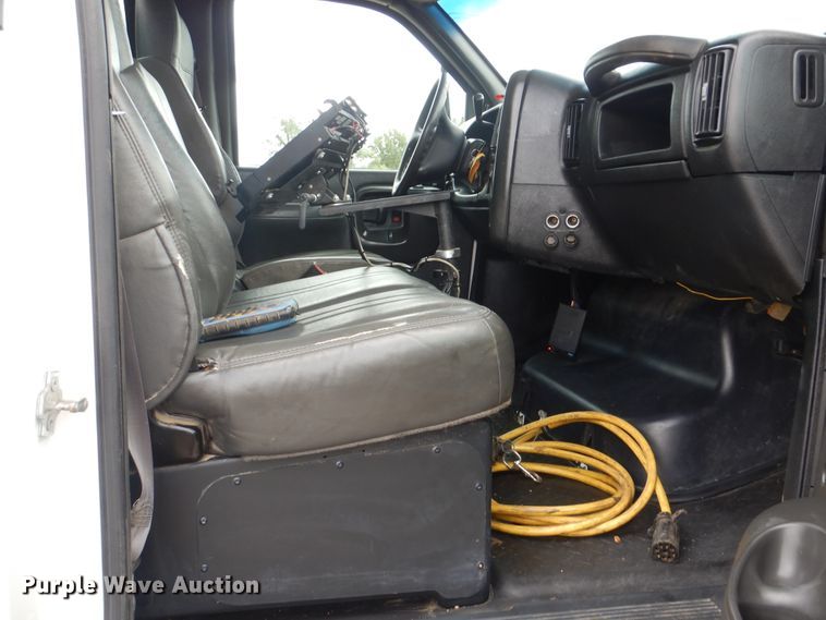 image for item GM9107 2008 GMC C5500  utility truck with crane