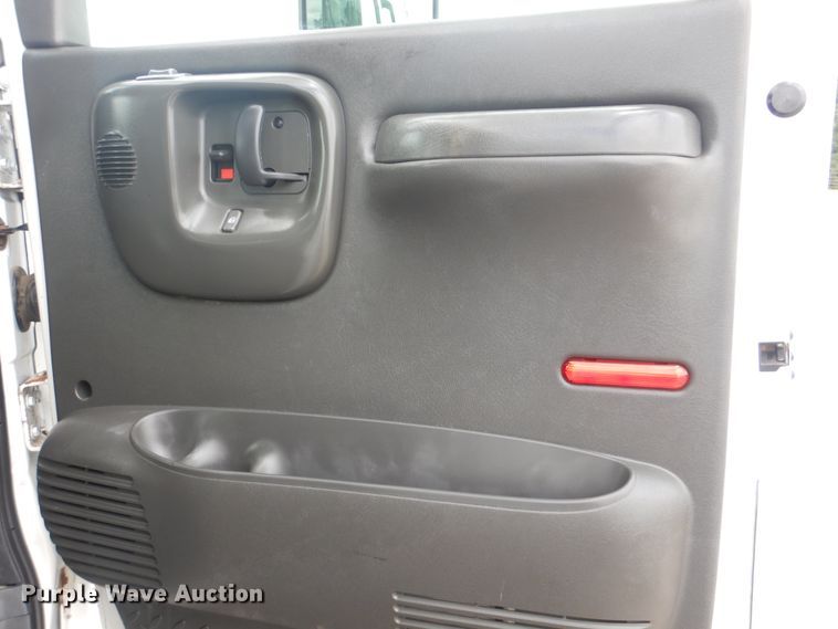 image for item GM9107 2008 GMC C5500  utility truck with crane