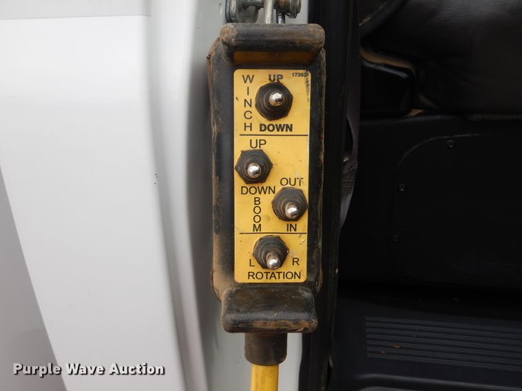 image for item GM9107 2008 GMC C5500  utility truck with crane