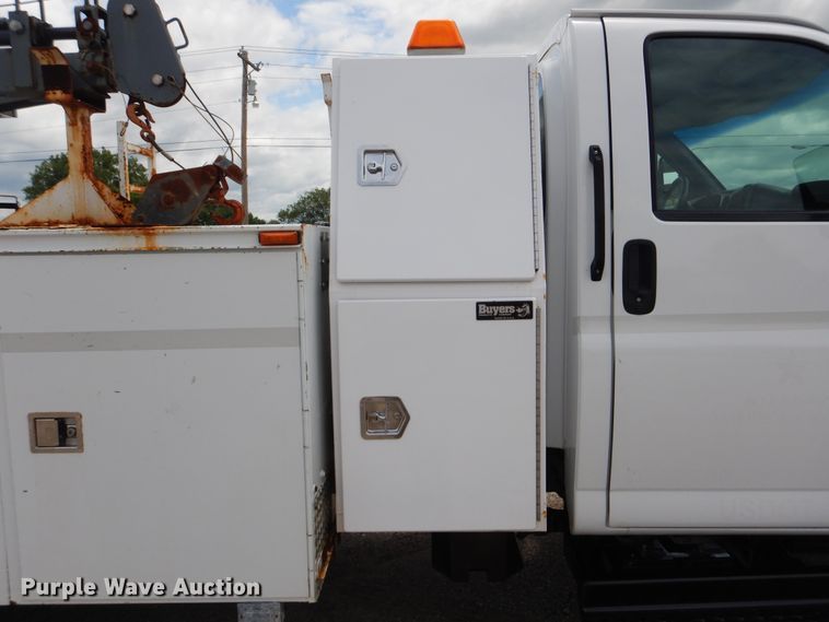 image for item GM9107 2008 GMC C5500  utility truck with crane
