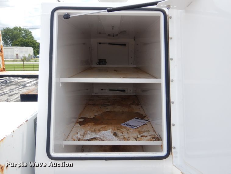 image for item GM9107 2008 GMC C5500  utility truck with crane