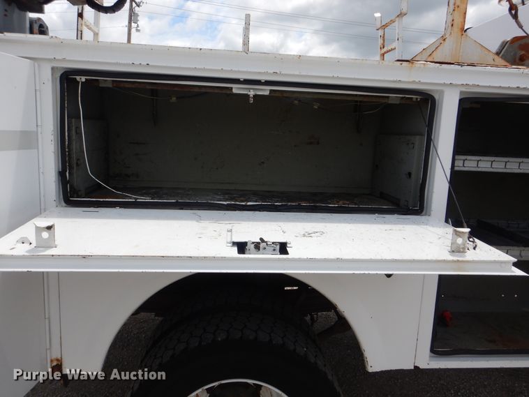 image for item GM9107 2008 GMC C5500  utility truck with crane