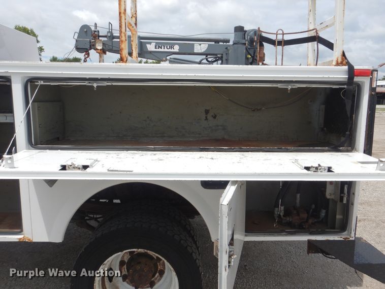 image for item GM9107 2008 GMC C5500  utility truck with crane