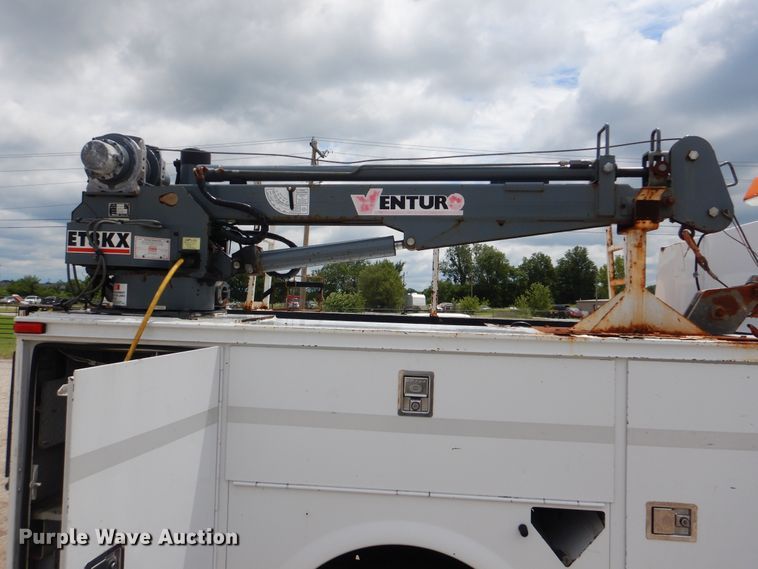 image for item GM9107 2008 GMC C5500  utility truck with crane