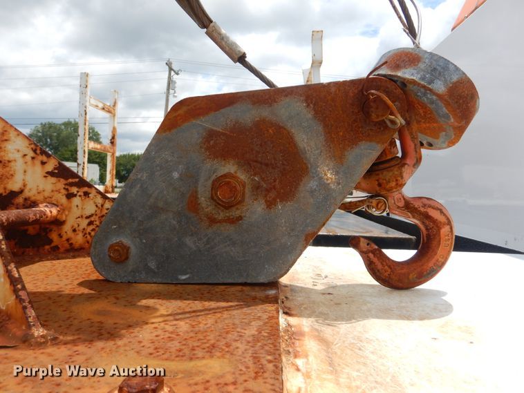 image for item GM9107 2008 GMC C5500  utility truck with crane