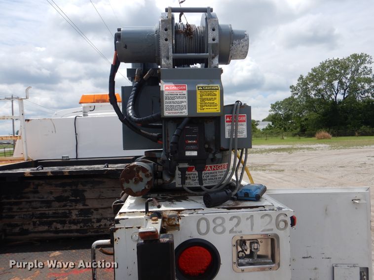 image for item GM9107 2008 GMC C5500  utility truck with crane