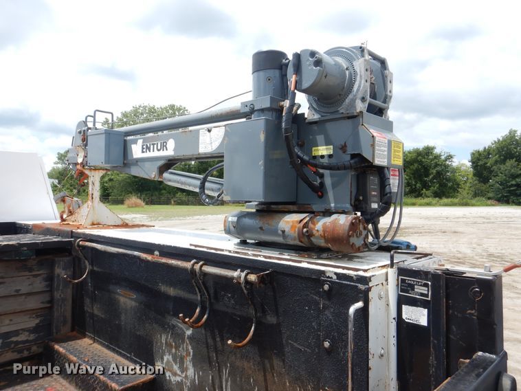 image for item GM9107 2008 GMC C5500  utility truck with crane