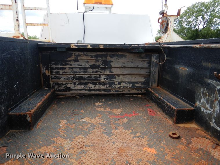 image for item GM9107 2008 GMC C5500  utility truck with crane