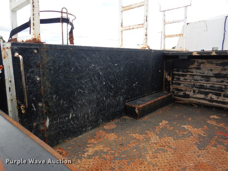 image for item GM9107 2008 GMC C5500  utility truck with crane