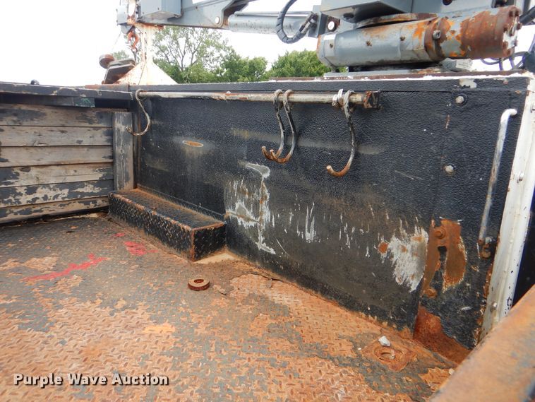 image for item GM9107 2008 GMC C5500  utility truck with crane