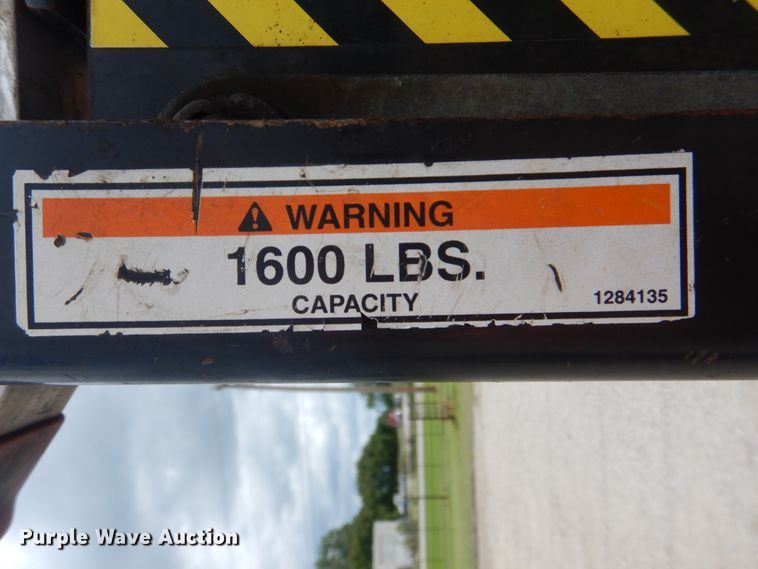 image for item GM9107 2008 GMC C5500  utility truck with crane